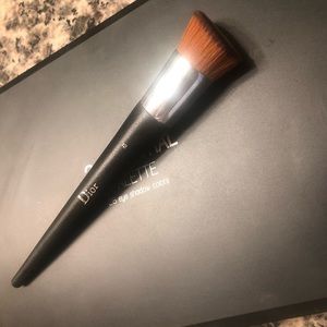 Dior brush